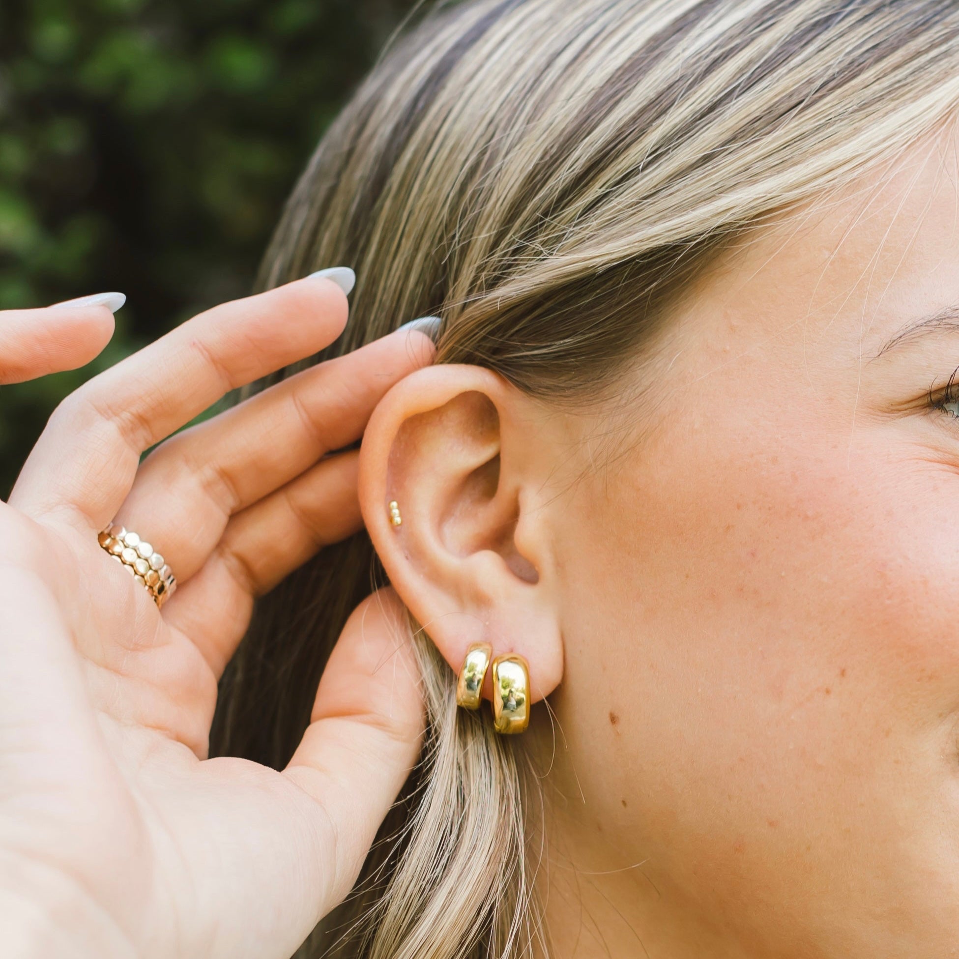 Dotted Bar Screw Back Earrings